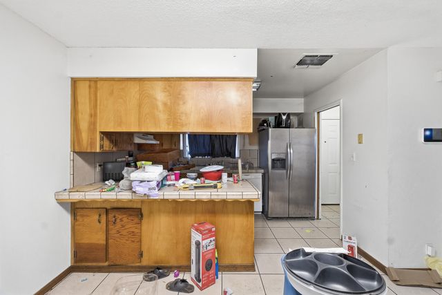 2204 Fairmont Drive, Hanford, CA 93230