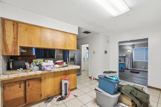 2204 Fairmont Drive, Hanford, CA 93230