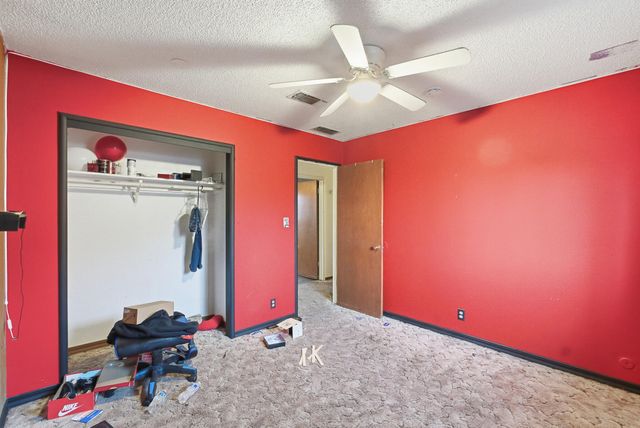 2204 Fairmont Drive, Hanford, CA 93230