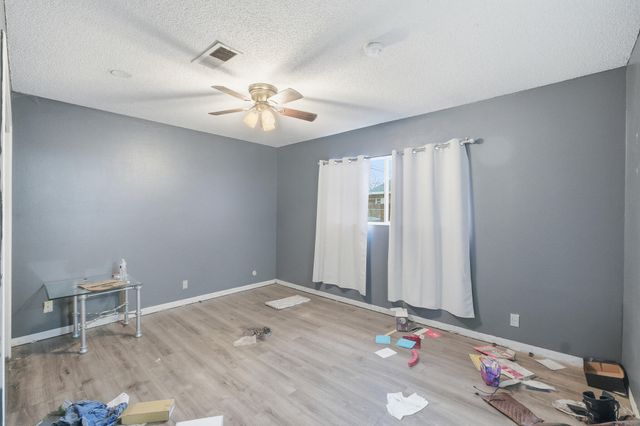 2204 Fairmont Drive, Hanford, CA 93230