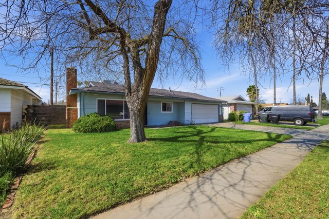 2204 Fairmont Drive, Hanford, CA 93230
