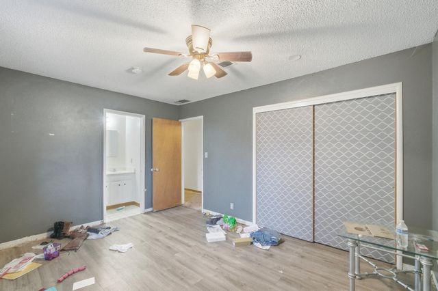 2204 Fairmont Drive, Hanford, CA 93230