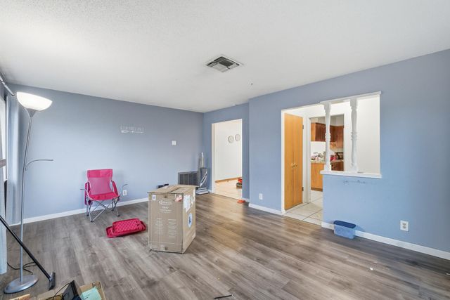 2204 Fairmont Drive, Hanford, CA 93230