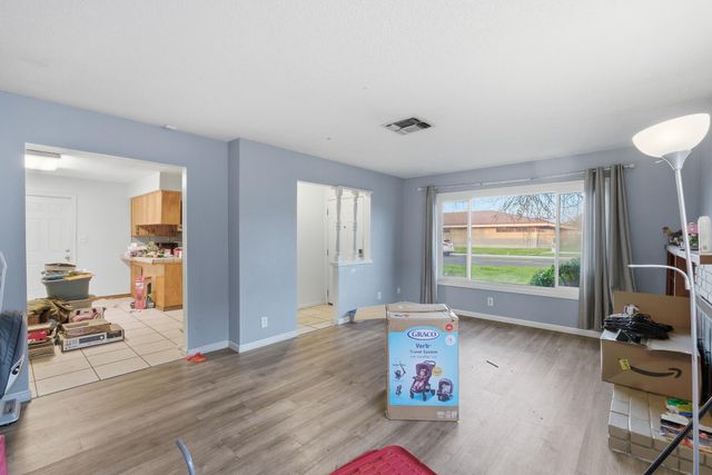 2204 Fairmont Drive, Hanford, CA 93230