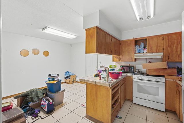 2204 Fairmont Drive, Hanford, CA 93230