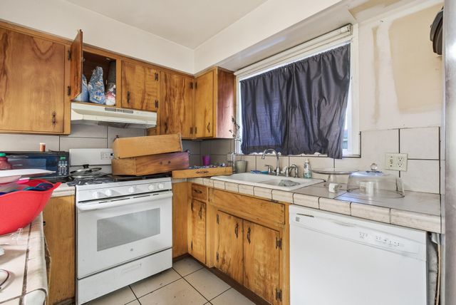 2204 Fairmont Drive, Hanford, CA 93230