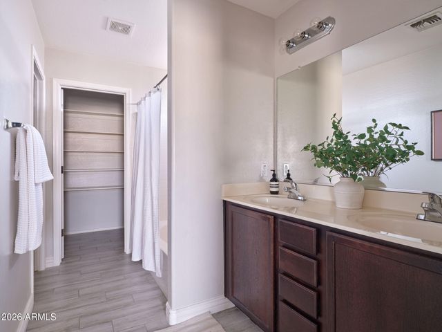 10225 W CAMELBACK Road 42, Phoenix, AZ 85037