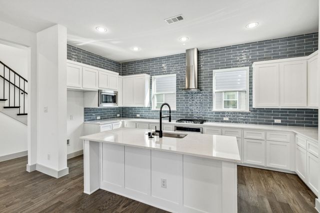 2541 Carmelita Street, Dallas, TX 75212