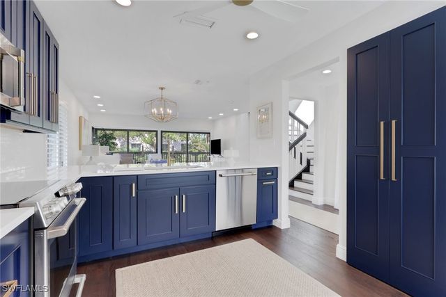 605 8th AVE S 605, Naples, FL 34102