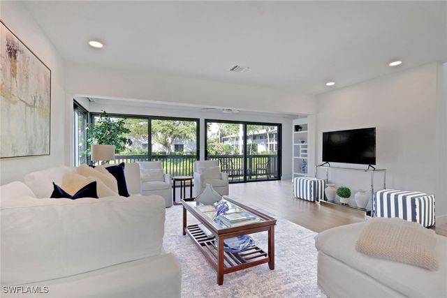 605 8th AVE S 605, Naples, FL 34102