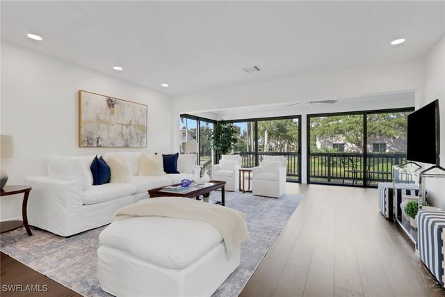 605 8th AVE S 605, Naples, FL 34102