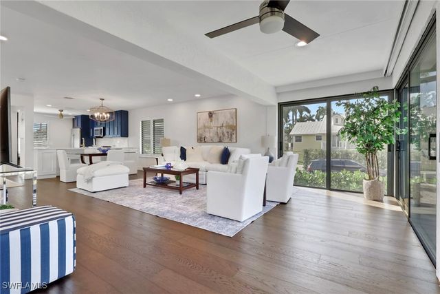 605 8th AVE S 605, Naples, FL 34102