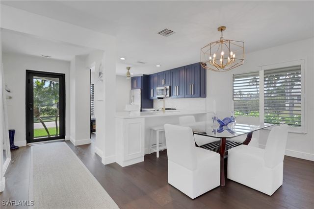 605 8th AVE S 605, Naples, FL 34102