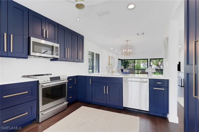 605 8th AVE S 605, Naples, FL 34102