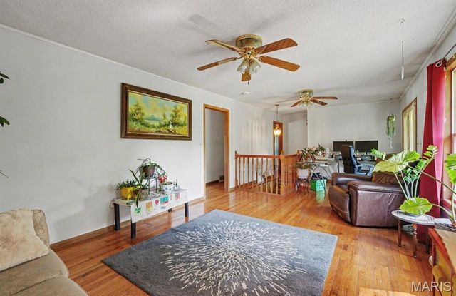 559 Brush Creek Road, St Clair, MO 63077