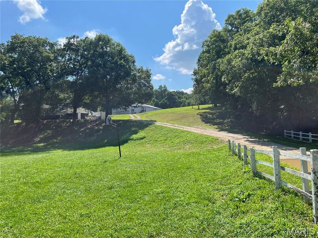 559 Brush Creek Road, St Clair, MO 63077