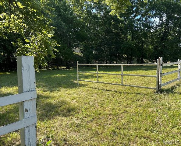 559 Brush Creek Road, St Clair, MO 63077