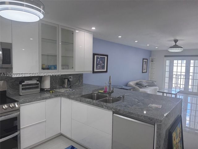 410 SE 2nd St 223, Hallandale Beach, FL 33009