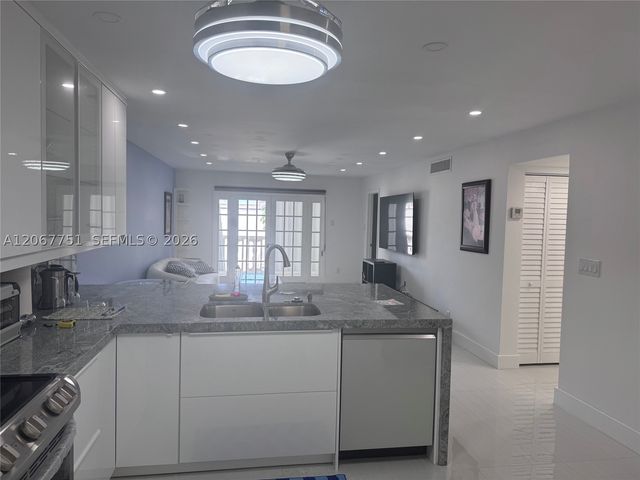 410 SE 2nd St 223, Hallandale Beach, FL 33009