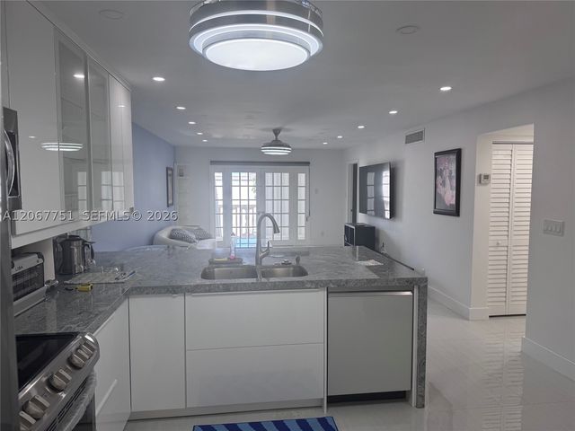 410 SE 2nd St 223, Hallandale Beach, FL 33009
