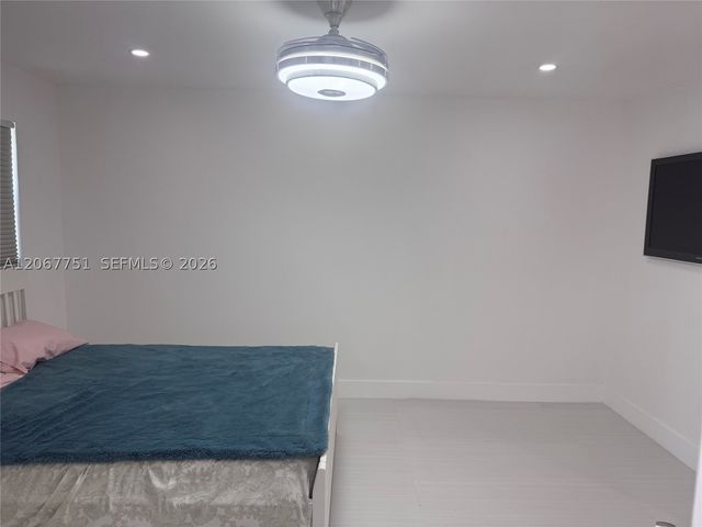 410 SE 2nd St 223, Hallandale Beach, FL 33009