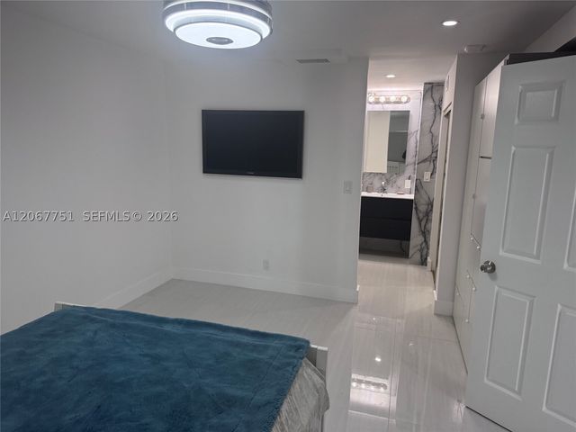 410 SE 2nd St 223, Hallandale Beach, FL 33009