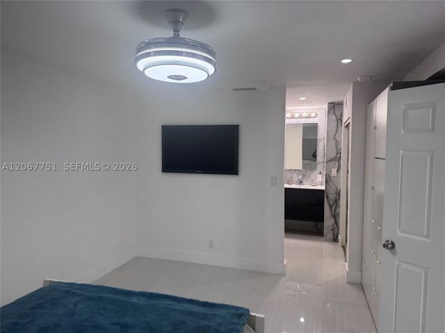 410 SE 2nd St 223, Hallandale Beach, FL 33009