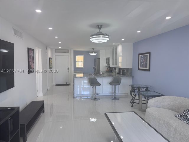 410 SE 2nd St 223, Hallandale Beach, FL 33009