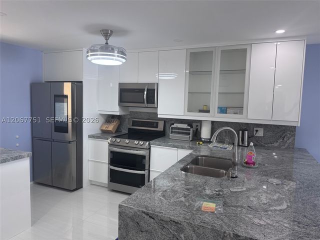 410 SE 2nd St 223, Hallandale Beach, FL 33009