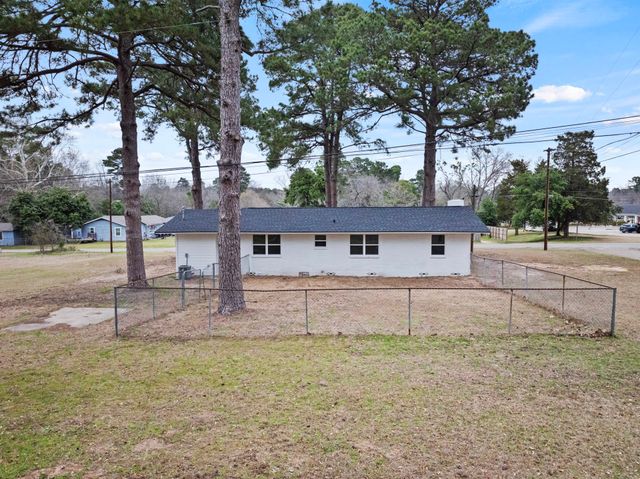 303 Campbell Street, Daingerfield, TX 75638