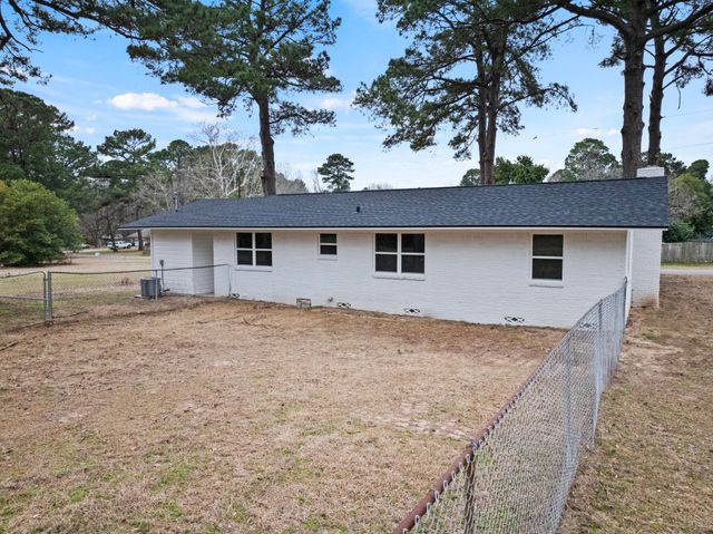 303 Campbell Street, Daingerfield, TX 75638