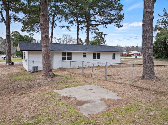 303 Campbell Street, Daingerfield, TX 75638