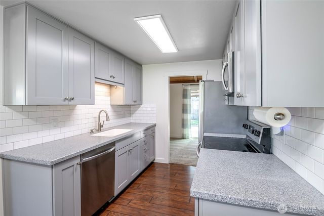 8906 35th Street W, University Place, WA 98466