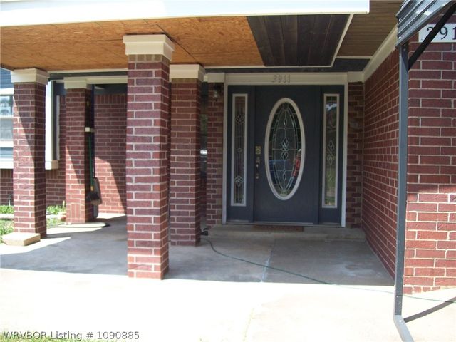 3911 Hollis Drive, Van Buren, AR 72956