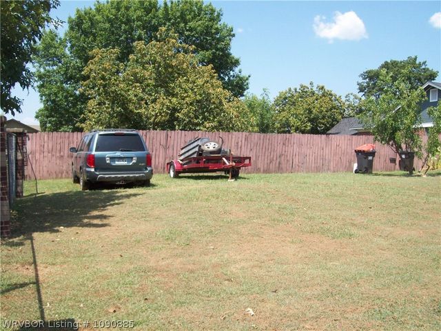 3911 Hollis Drive, Van Buren, AR 72956