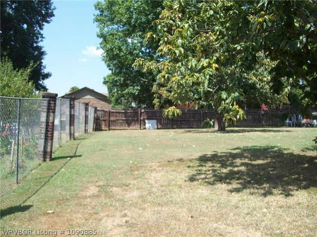3911 Hollis Drive, Van Buren, AR 72956