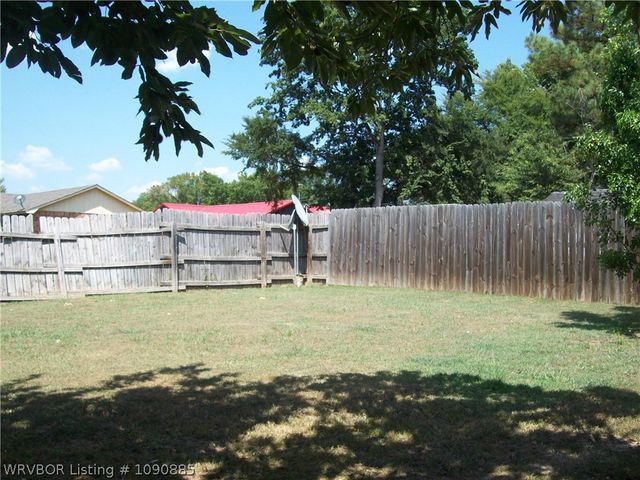 3911 Hollis Drive, Van Buren, AR 72956