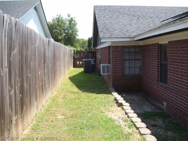 3911 Hollis Drive, Van Buren, AR 72956