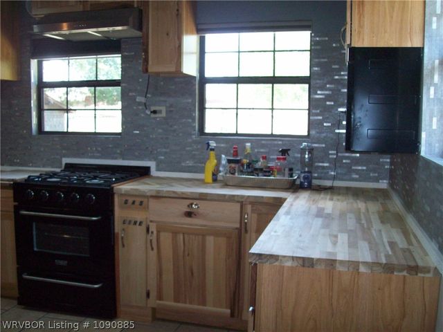 3911 Hollis Drive, Van Buren, AR 72956
