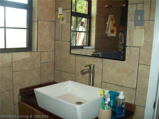 3911 Hollis Drive, Van Buren, AR 72956