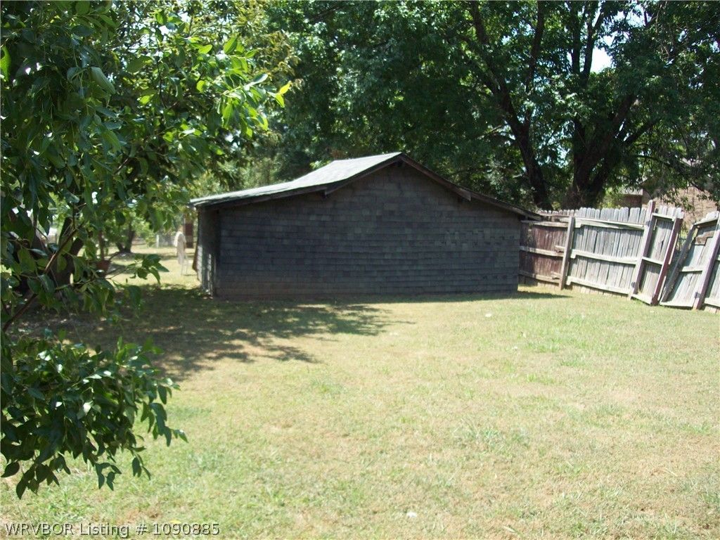 3911 Hollis Drive 3911 Hollis Drive