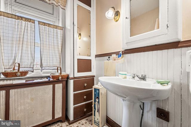 5911 E ROOSEVELT BLVD, Philadelphia, PA 19149