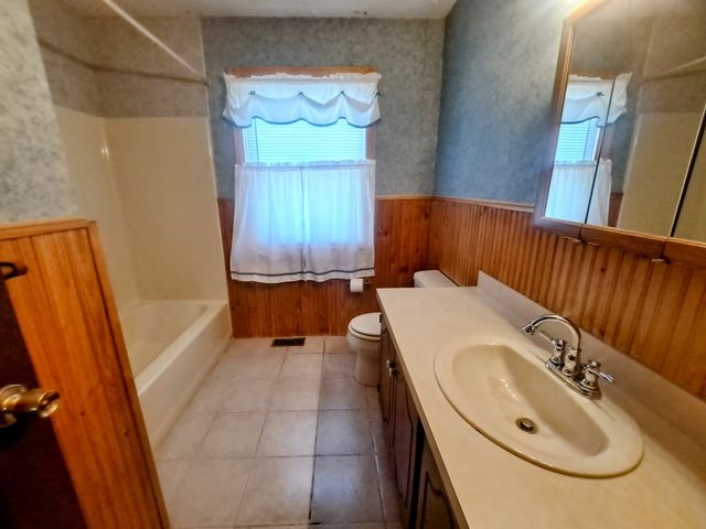 2519 Burrows St, Palmer Twp, PA 18045