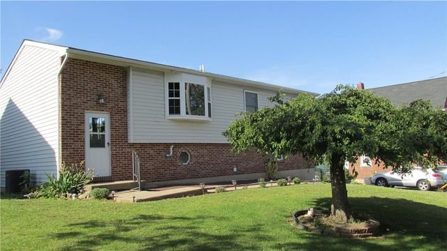 2519 Burrows St, Palmer Twp, PA 18045