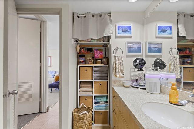 229 Paoakalani Avenue 1705, Honolulu, HI 96815