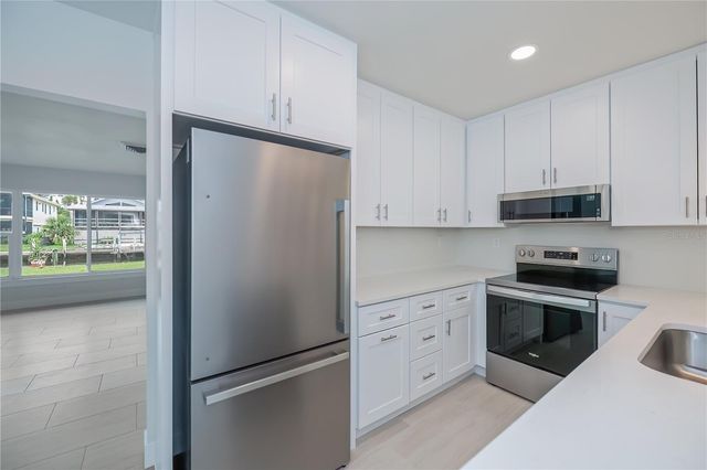 352 OAK STREET, Englewood, FL 34223