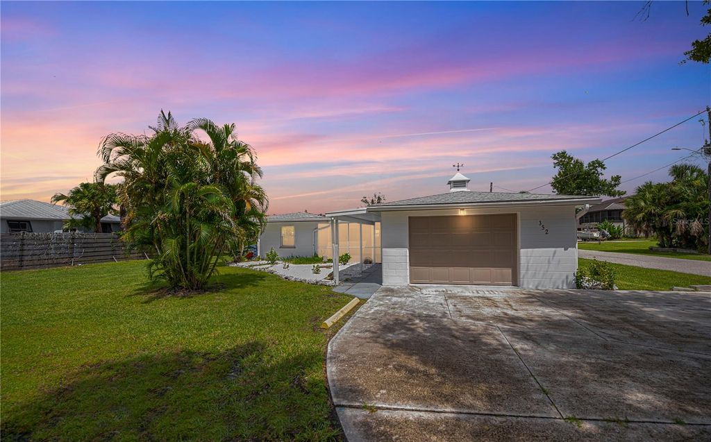 Image 2 of property listing at 352 OAK STREET, Englewood, FL 34223