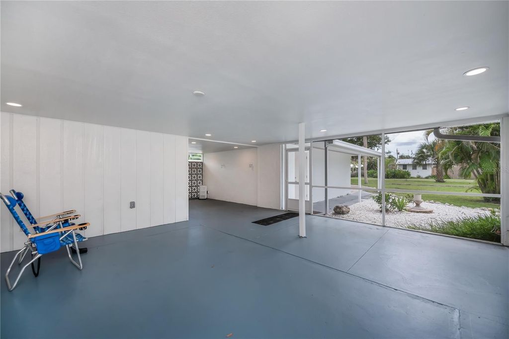 Image 19 of property listing at 352 OAK STREET, Englewood, FL 34223