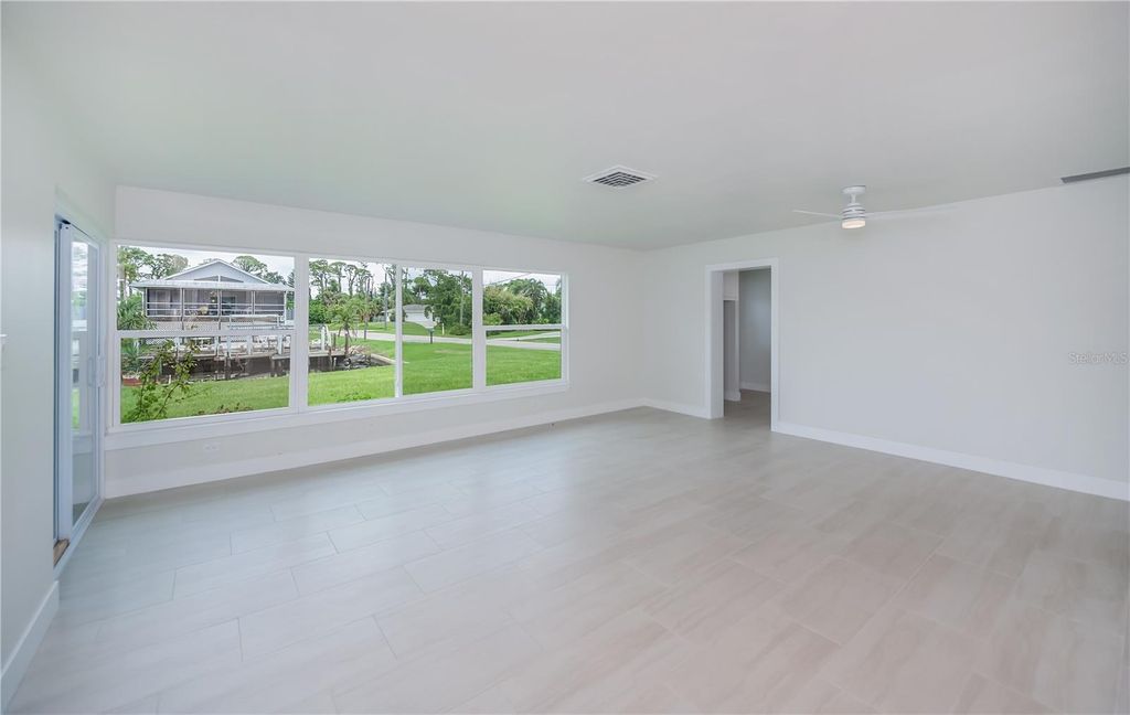 Image 21 of property listing at 352 OAK STREET, Englewood, FL 34223