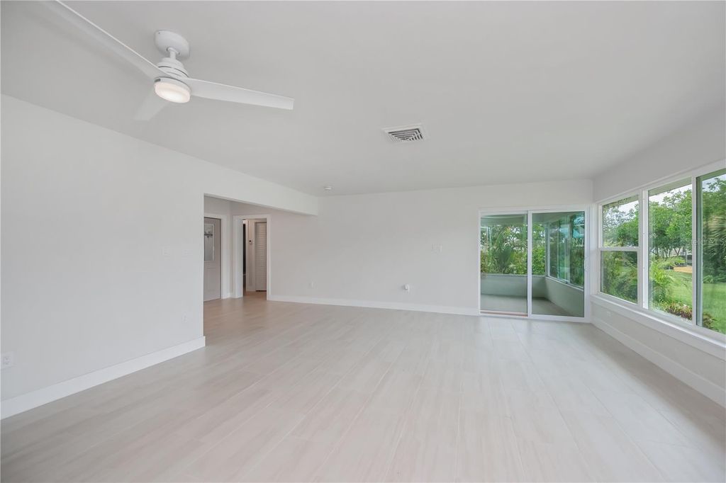 Image 23 of property listing at 352 OAK STREET, Englewood, FL 34223